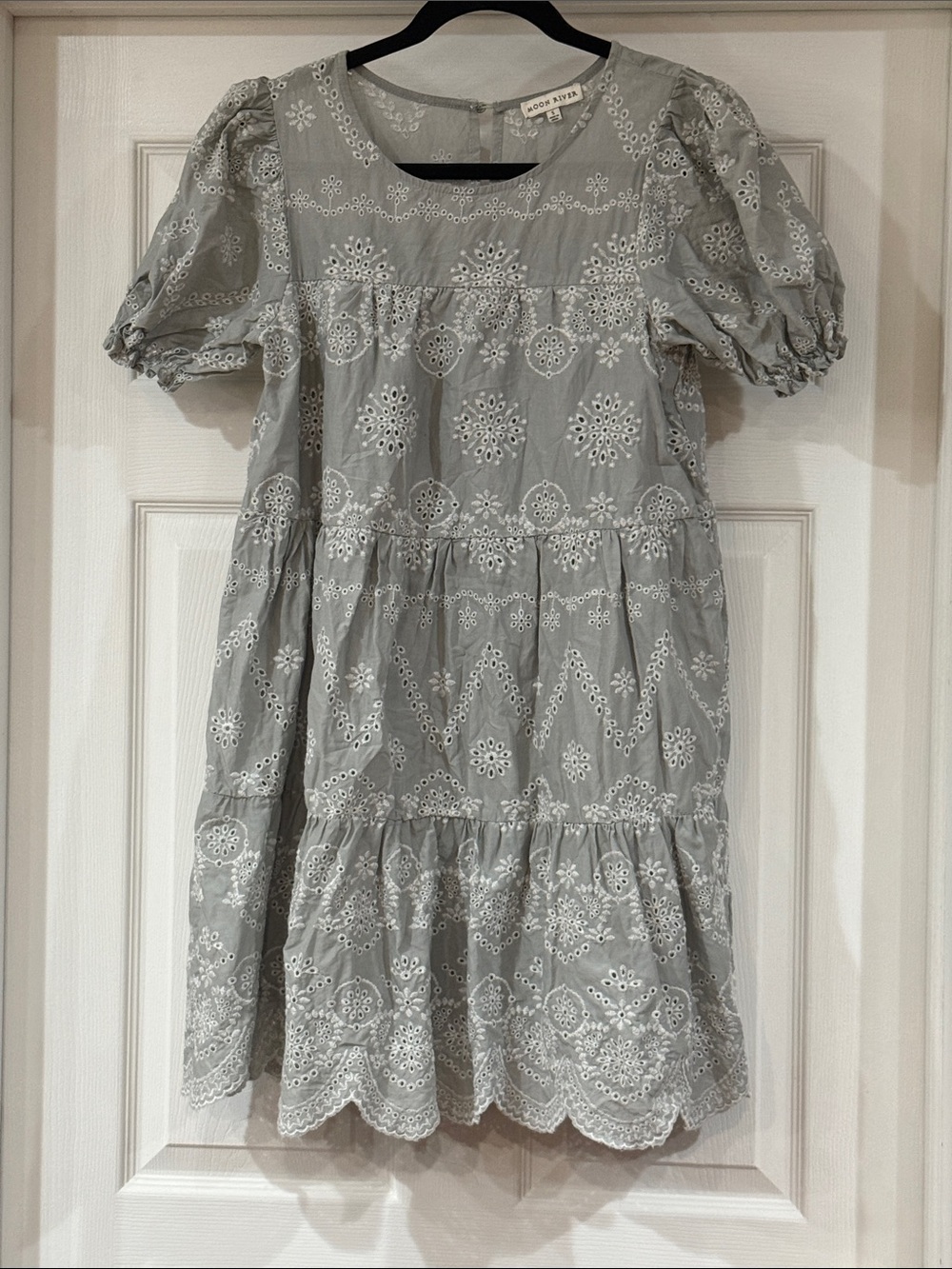 Good American Grey Eyelet Puff Sleeve Tiered Dress